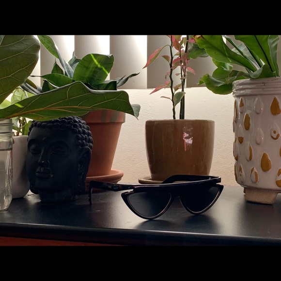 Androgynous Fendi Cat Eye Sunglasses display picture 1